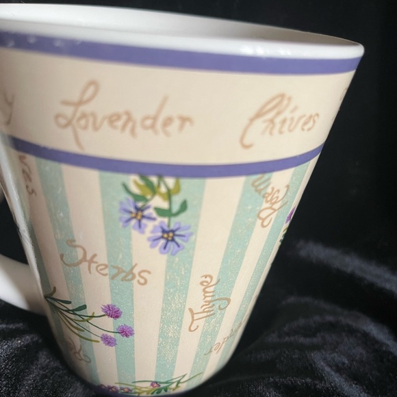 Two coffee or tea mugs with herbs decoration. - Picture 7 of 9